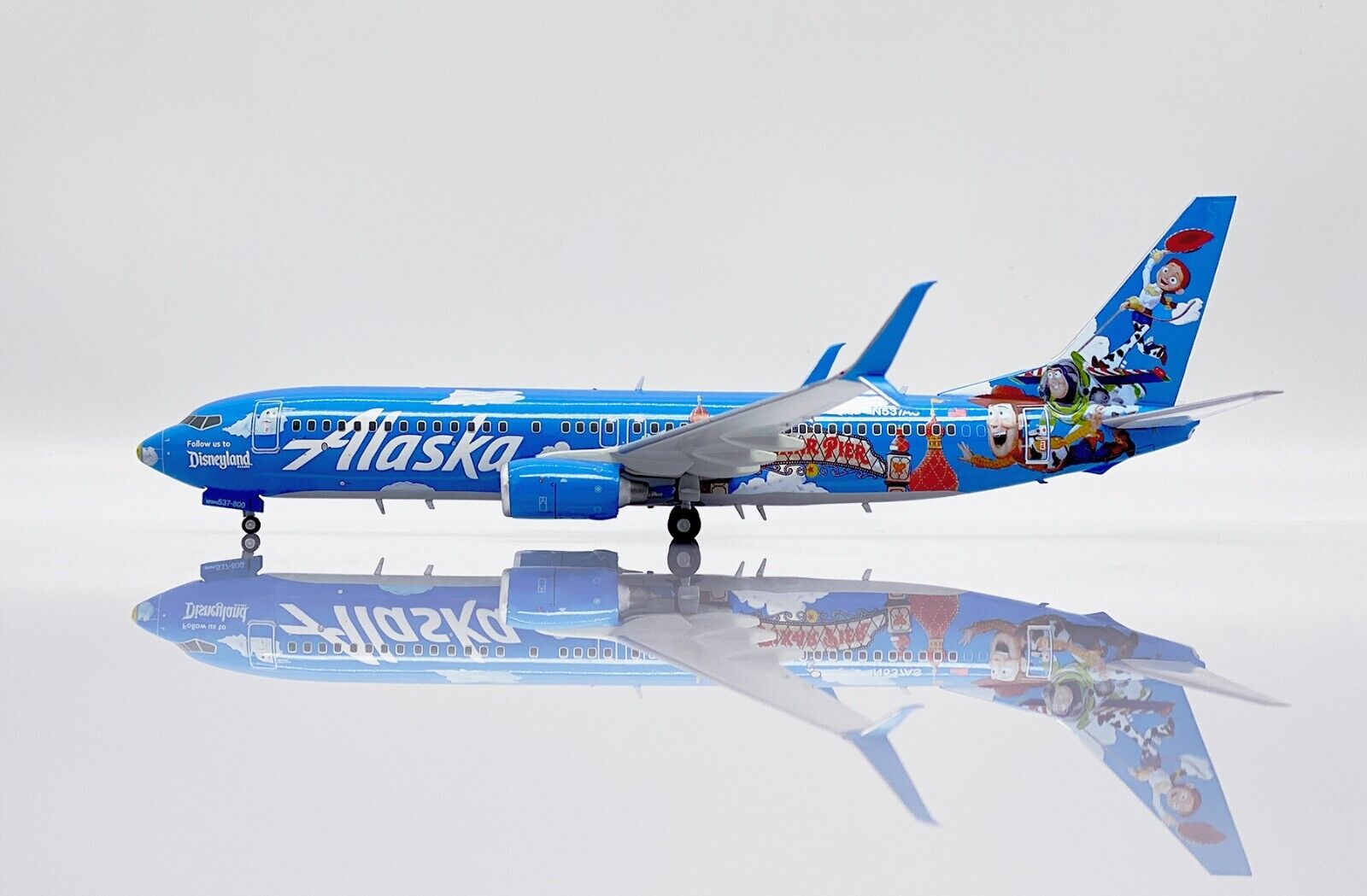 Alaska Airlines B737-800 Reg: N537AS EW Wings Scale 1:200 Diecast EW2738004 (E)