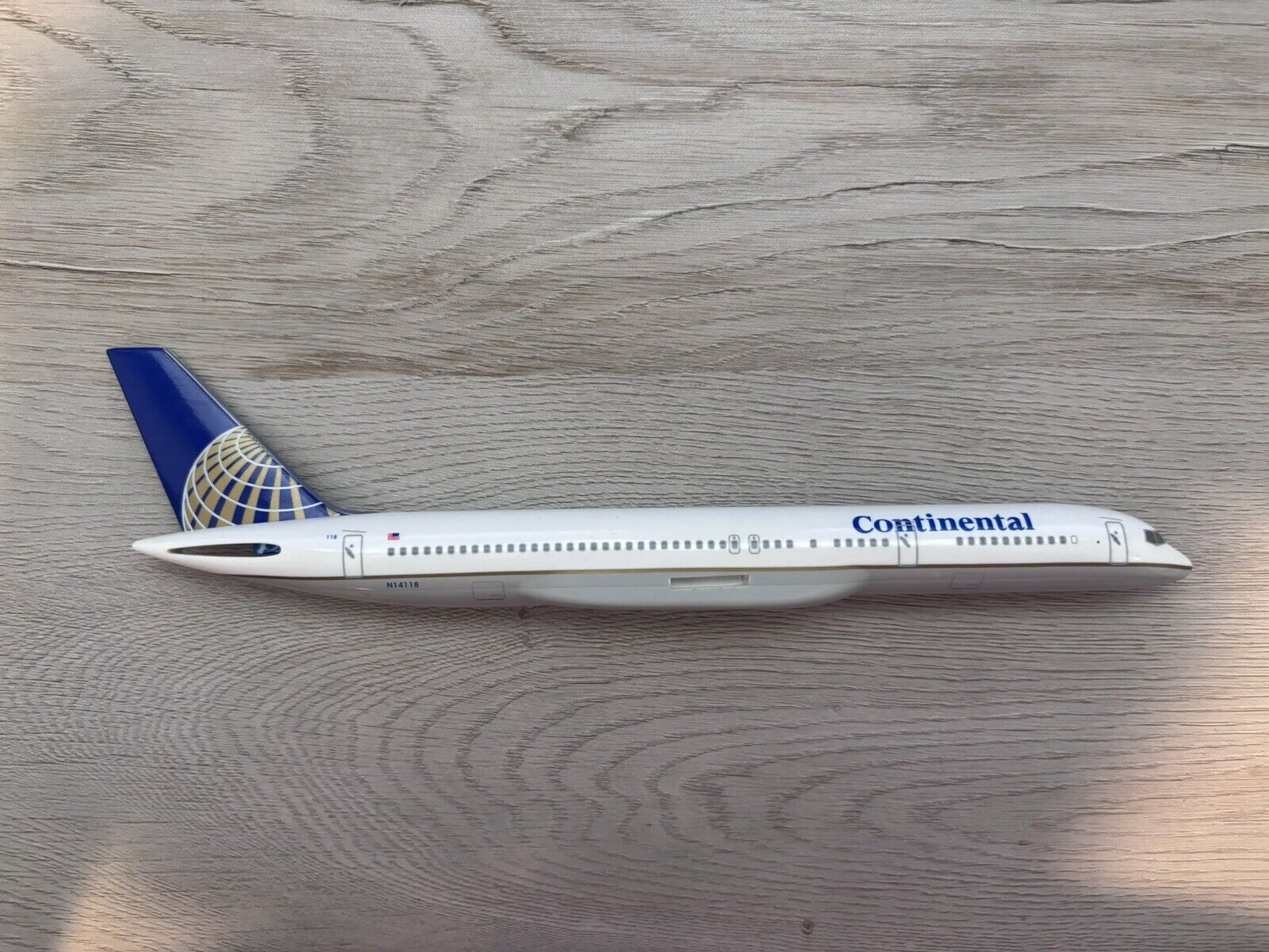 Skymark Continental 757-200 1:200 *Parts only*