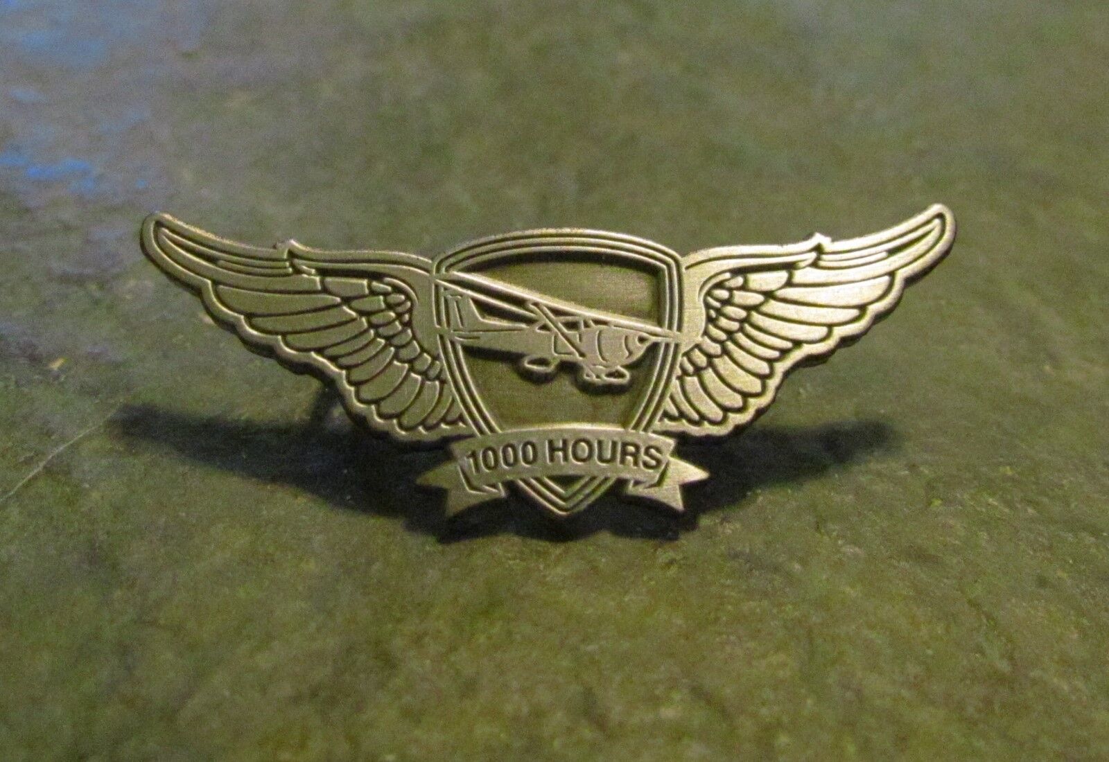 1000 hour pin. Cessna/High Wing aircraft. Die cast pin. General Aviation