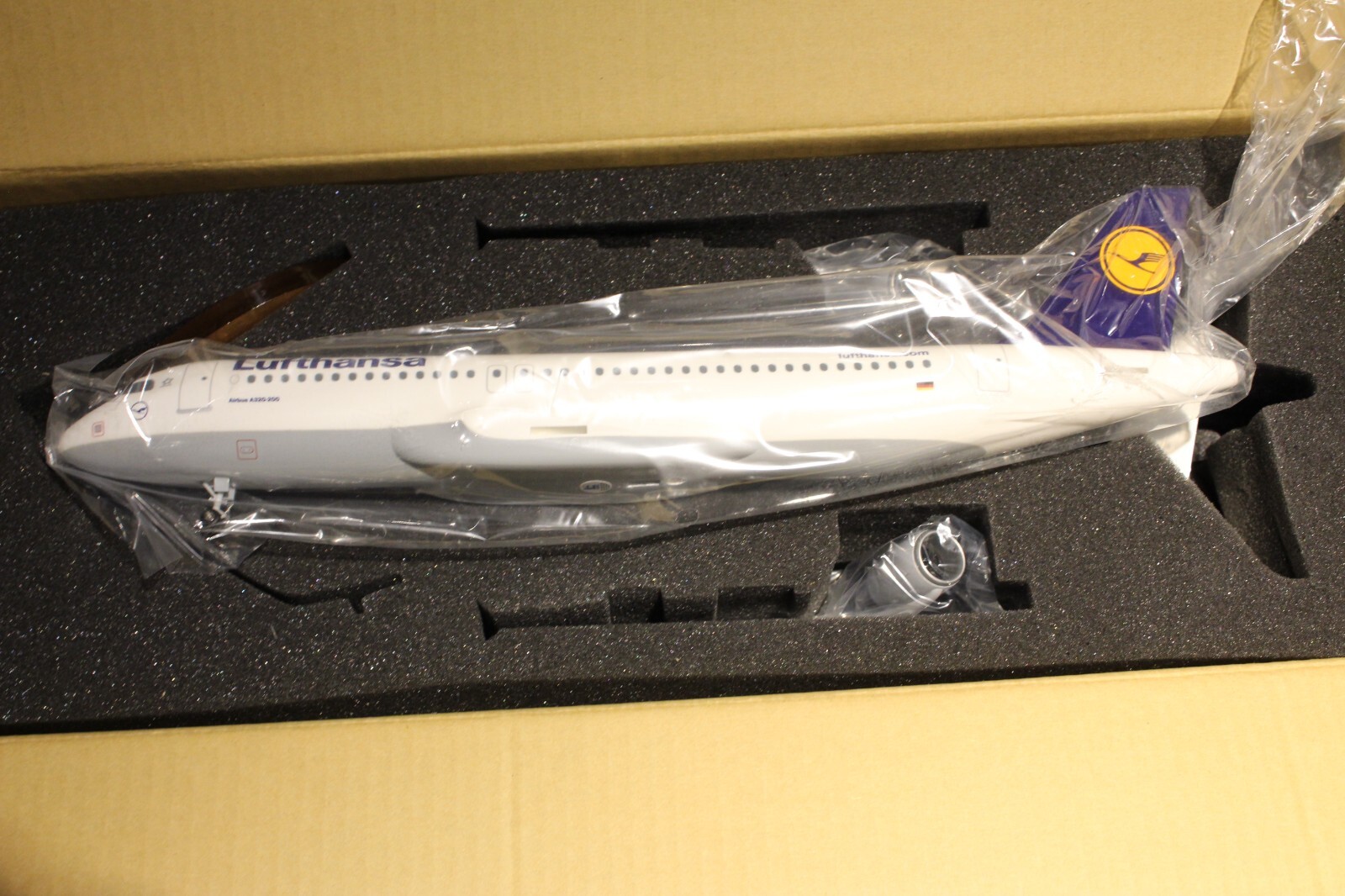 AIRBUS A320-200 LUFTHANSA 1:100 LIMOX AIRBUS A320-200 LUFTHANSA 1:100 LIMOX