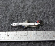 DELTA AIRLINES  / DAL BOEING 777 PIN. picture
