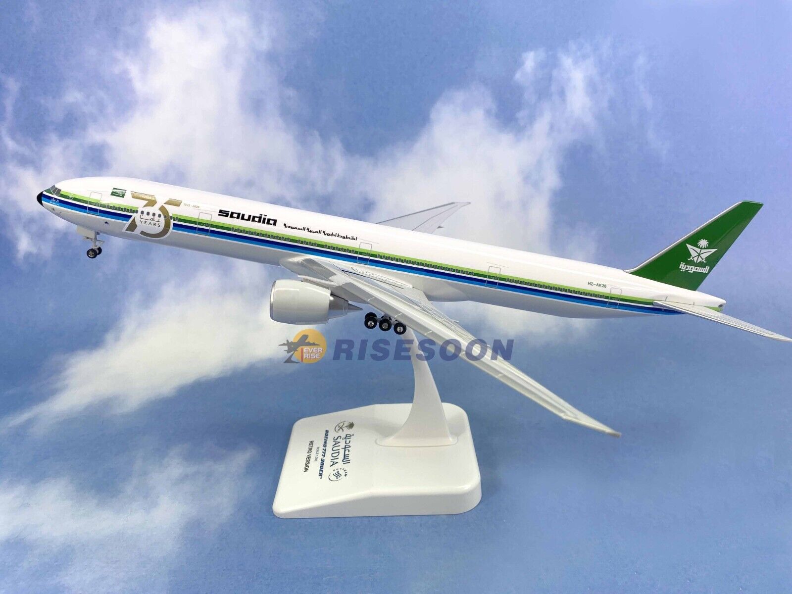 Skymarks Saudia Airlines Boeing 777-300ER HZ-AK28 Desk Model 1/200 AV Airplane