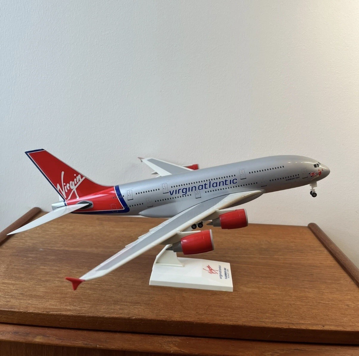 Airbus A380 Virgin Atlantic Model Skymarks 1:200