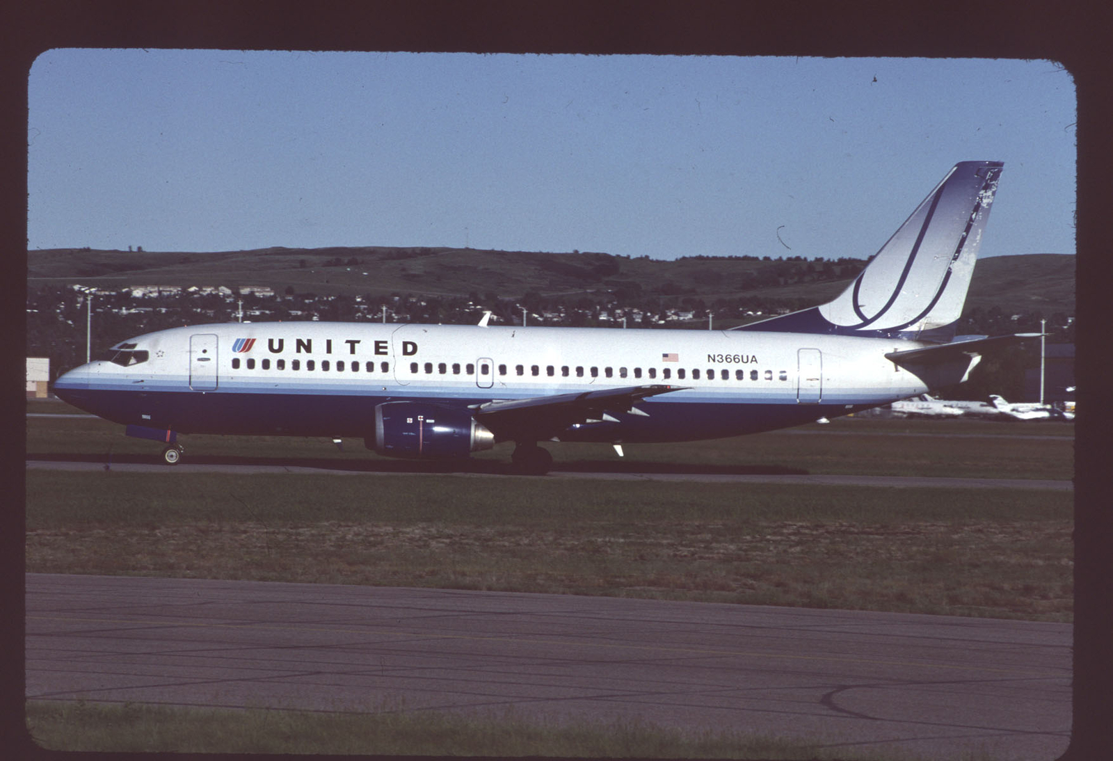 Orig 35mm airline slide United Airlines 737-322 N366UA Orig 35mm airline slide United Airlines 737-322 N366UA
