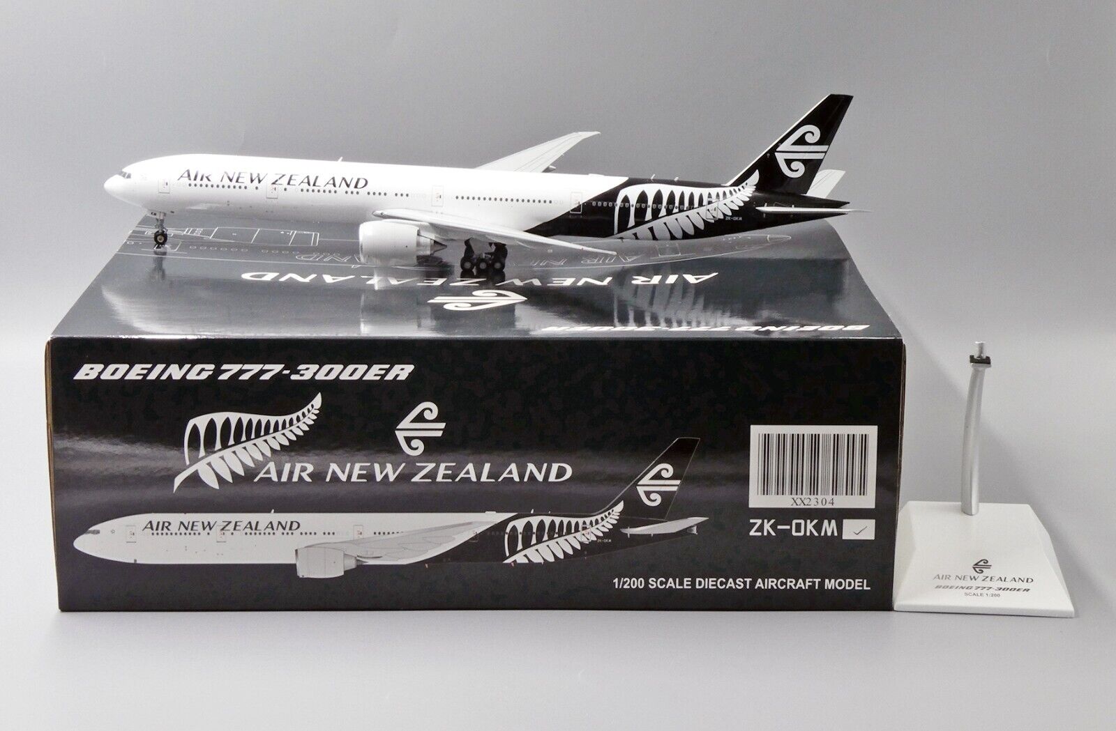 Air New Zealand B777-300ER Reg: ZK-OKM JC Wings 1:200 Diecast XX2304 (E)