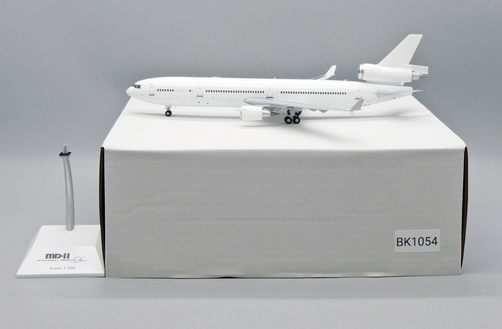 Blank MD-11 \'\'Blank series\'\' JC Wings Scale 1:200 Diecast model BK1054 