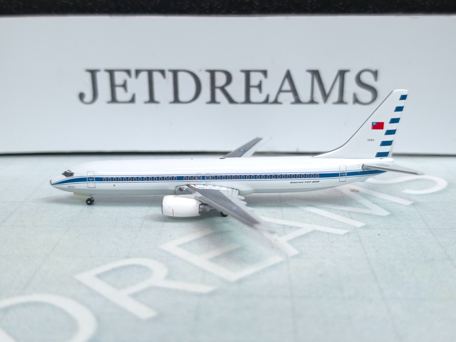 1/400 TAIWAN AIR FORCE BOEING 737-800 1990\'S COLORS 3701 GEMINI JETS