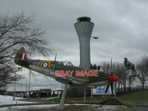 PHOTO  SPITFIRE AT TURNHOUSE NOW EDINBURGH INTERNATIONAL AIRPORT. THIS AIRCRAFT