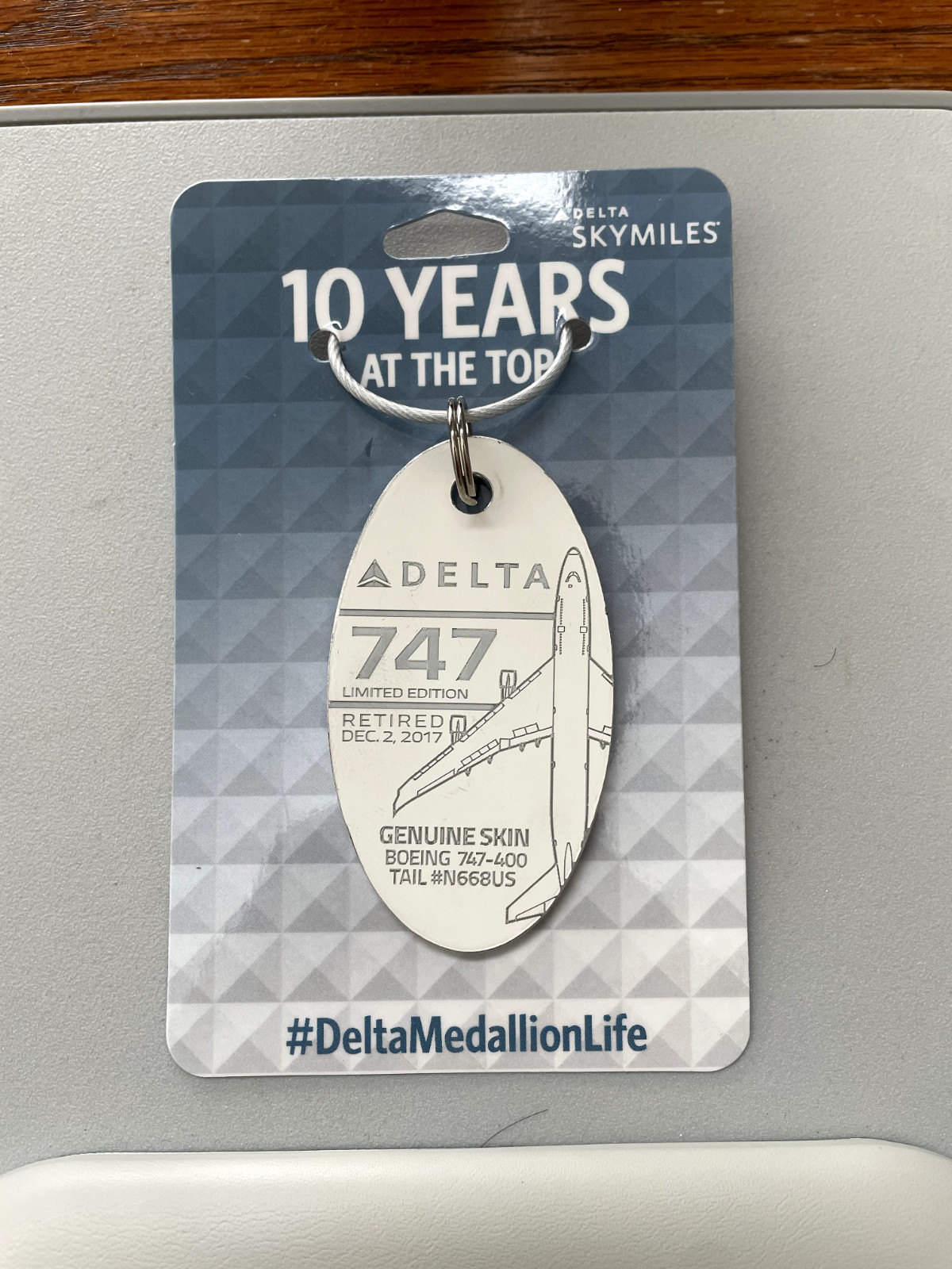 Plane Tags - Delta Airlines Boeing 747 White N668US - Diamond Medallion Plane Tags - Delta Airlines Boeing 747 White N668US - Diamond Medallion