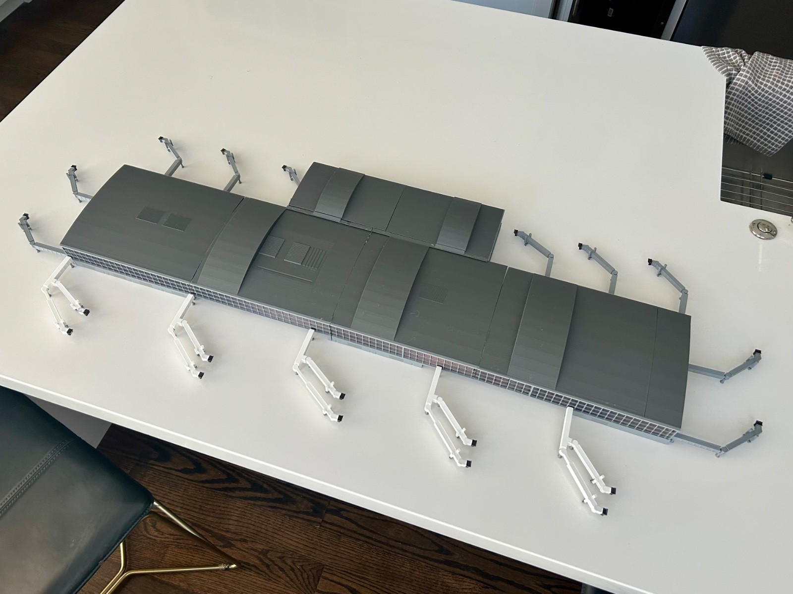 1:400 Scale Model Airport Terminal-With Jetways | 15 gates, 5 wide/b 10 narrow/b 1:400 Scale Model Airport Terminal-With Jetways | 15 gates, 5 wide/b 10 narrow/b