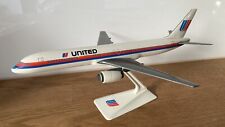 UNITED AIRLINES B757 SNAP FIT PLASTIC MODEL 1:200/1:250 VINTAGE picture