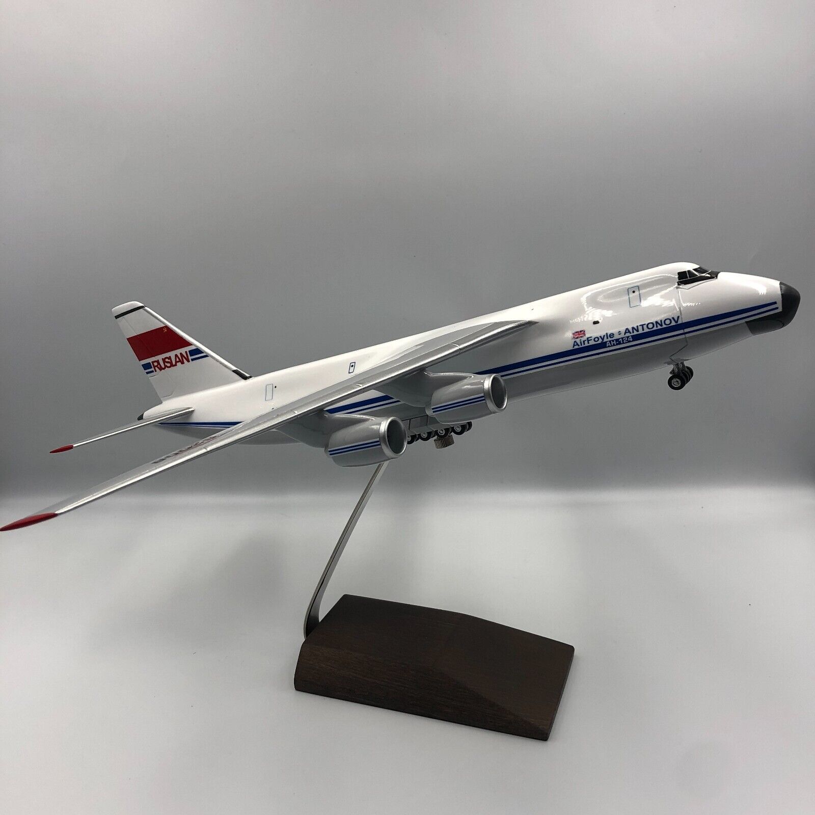 Antonov 124 An-124 Air Foyle HeavyLift, scale 1:200, Nauport, cast resine