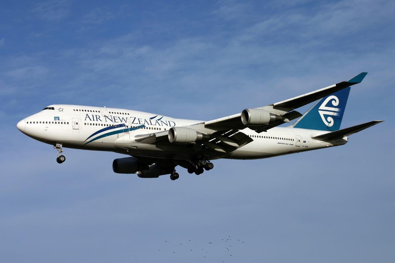 Air New Zealand Boeing 747-400 ZK-NBW colour photograph