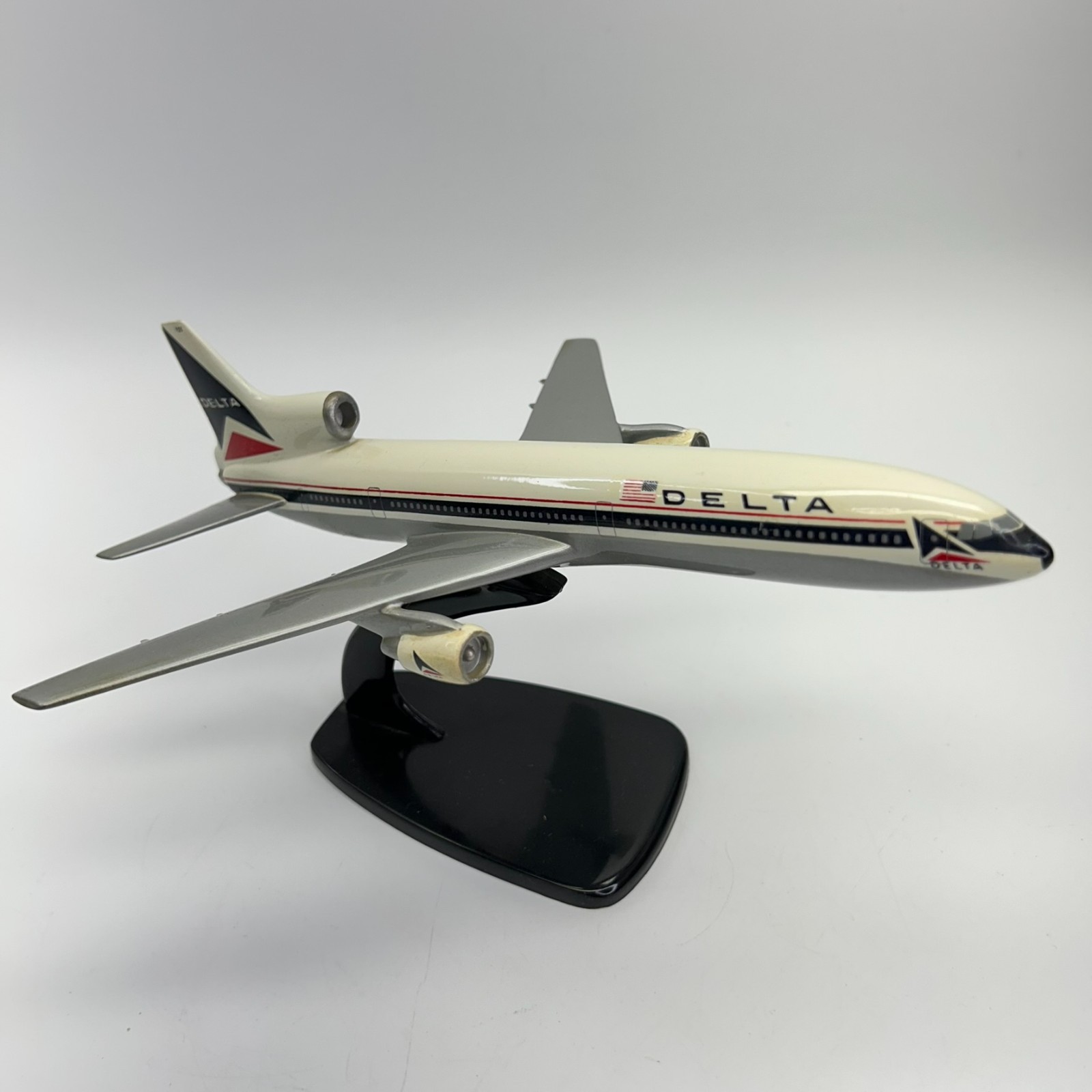 Vintage Delta Air Lines Lockheed L-1011 TriStar Desktop Model Plane with Stand