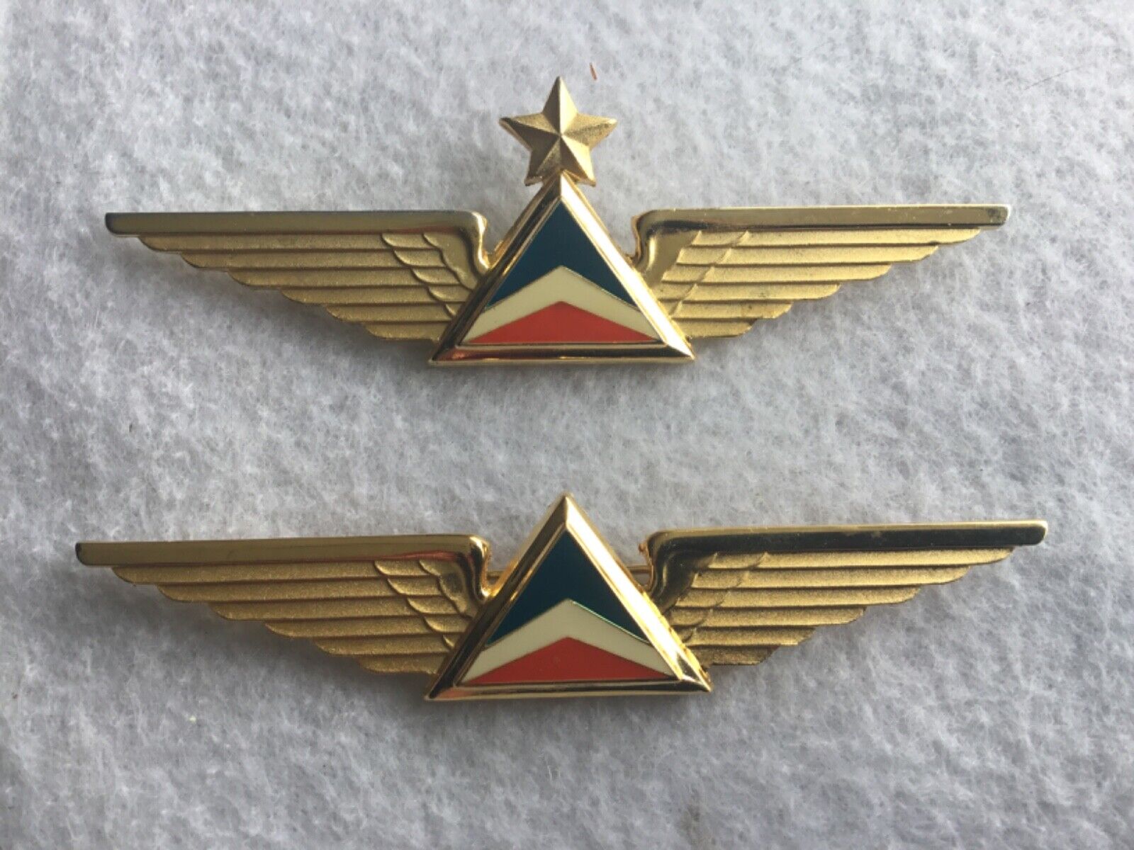 Lot of 2 Vintage Delta Airlines Pilot Wings Gold Tone Badge Pin Badge Captain?