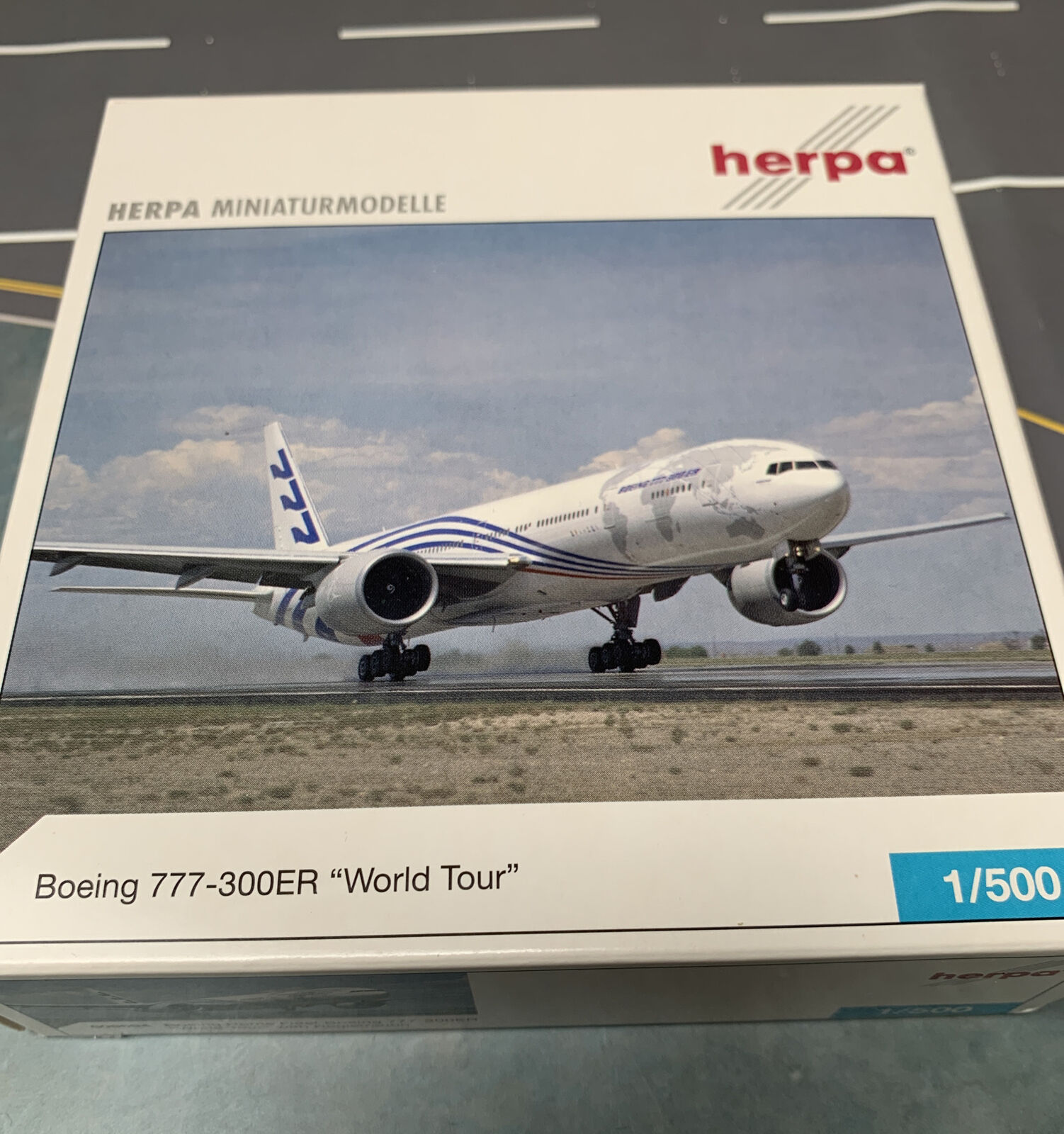 Herpa 1/500 * Boeing Home Fleet “World Tour “ * Boeing 777-300ER * Art. # 506694