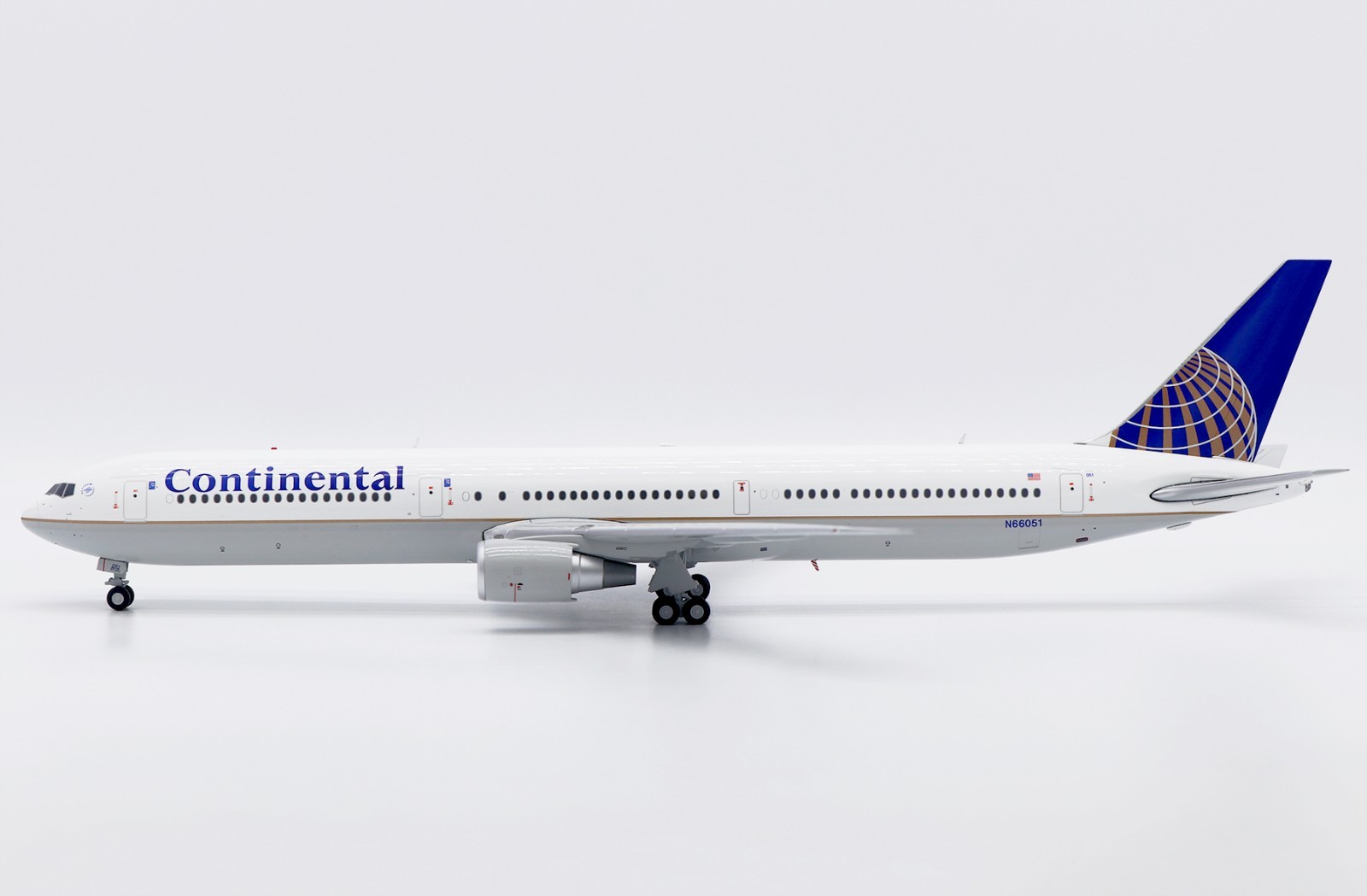 Continental Airlines B767-400ER Reg: N66051 JC Wings 1:200 FLAPS DOWN LH2505A
