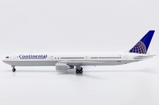 Continental Airlines B767-400ER Reg: N66051 JC Wings 1:200 FLAPS DOWN LH2505A picture