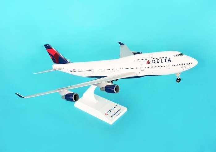 Skymarks SKR508 Model Delta 747-400 1/200 Scale with Stand and Gears
